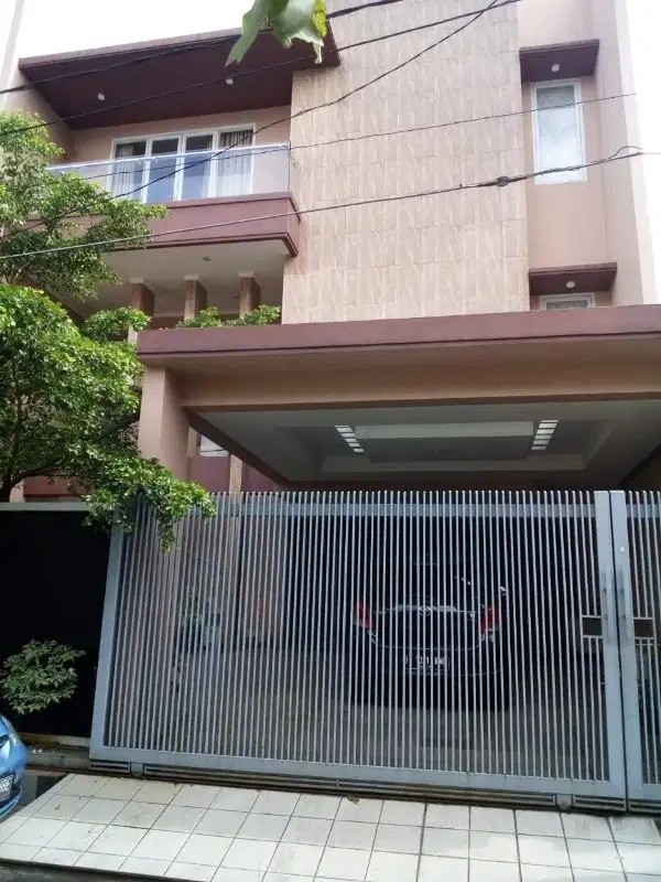 Rumah Taman Aries 3 Lantai Dekat Puri Indah