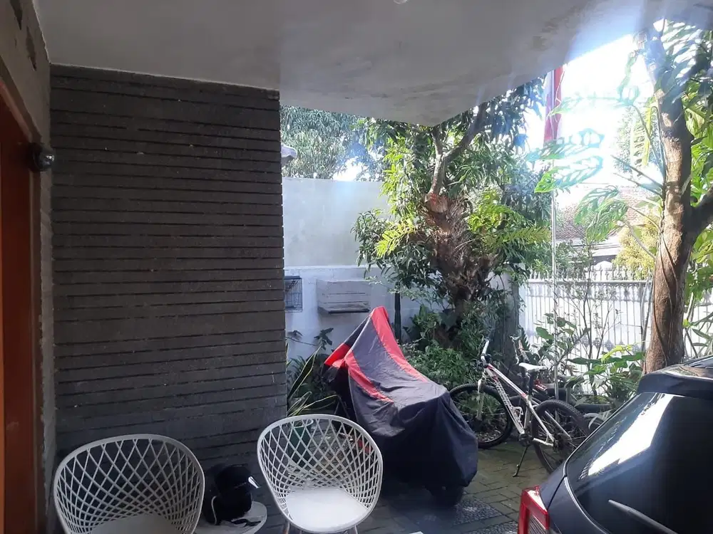 Rumah Modern 5KT di Batu Indah, Halaman Luas, Jual Cepat