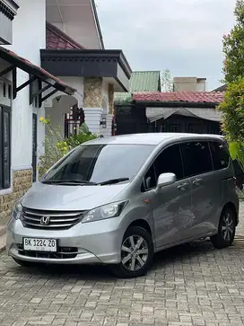 Honda Freed GB3 1.5 E AT Tahun 2010