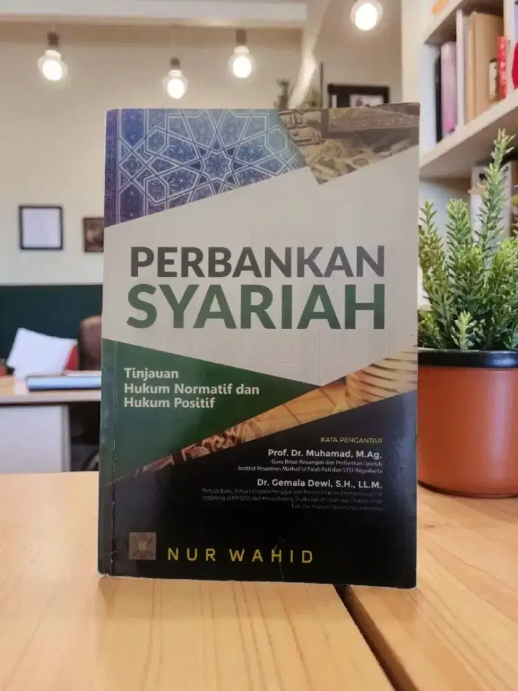 Buku Perbankan Syariah Tinjauan Hukum Normatif dan Hukum Positif