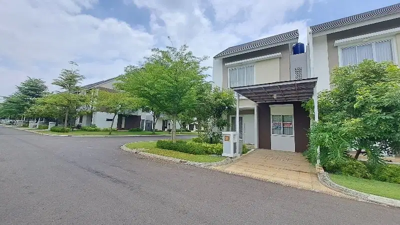 dijual murah rumah hoek 2 lantai di summarecon bdg dekat taman bermain