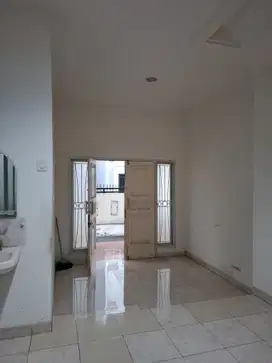 Rumah Permata Buana Jakbar dalam cluster, 2 lantai