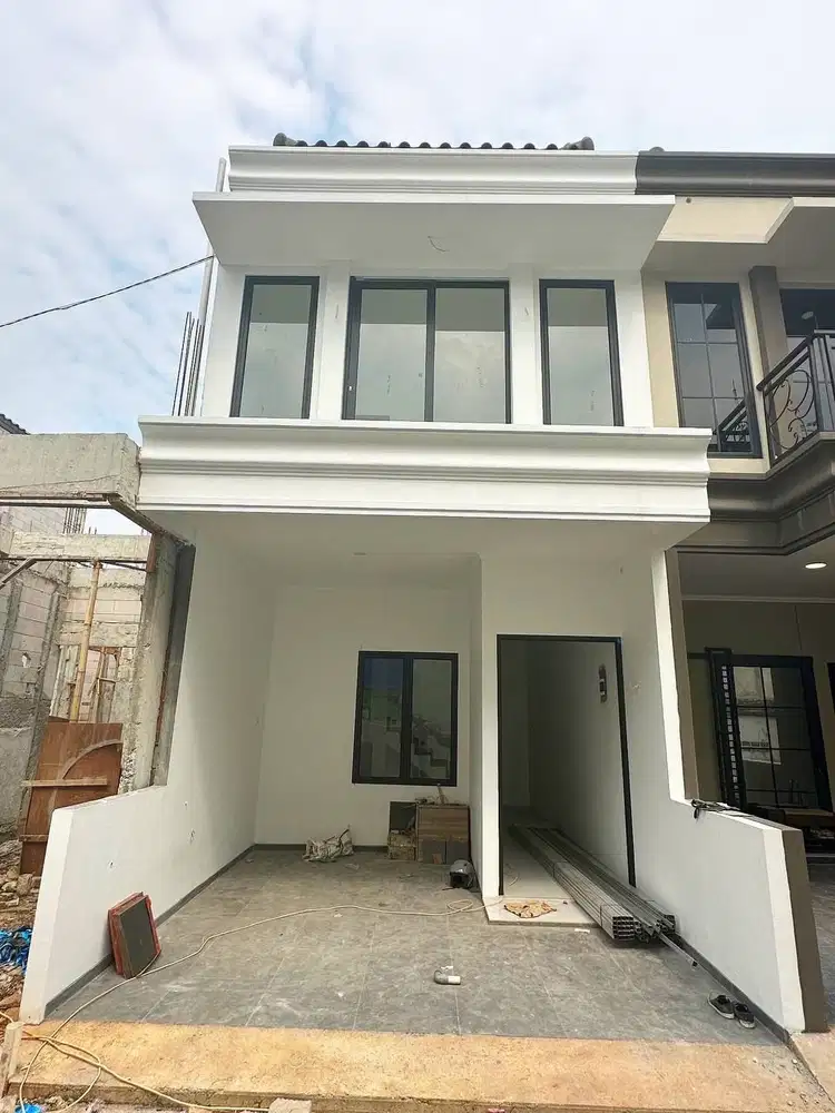RUMAH 2 LANTAI MODEL CLASSIC AMERICAN DEKAT TAMAN MINI