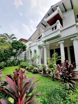 Disewakan Rumah Klasik di Lokasi Premium Pondok Indah