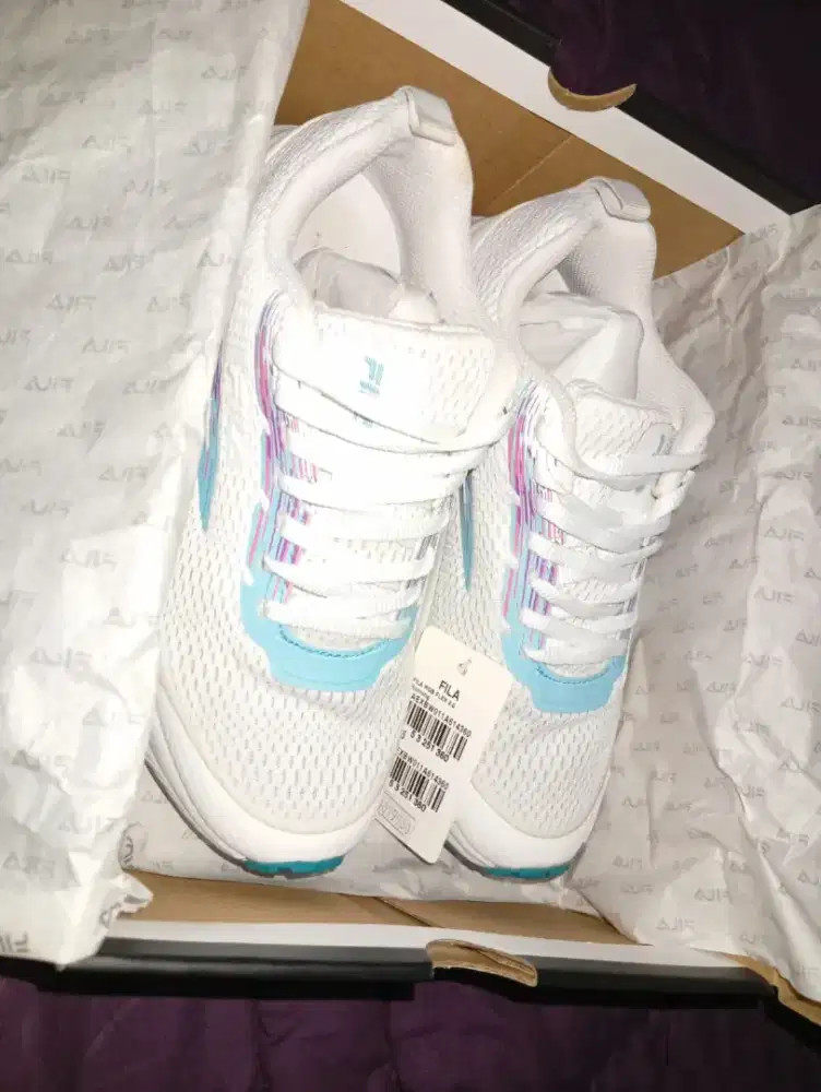 Sepatu FILA hadiah