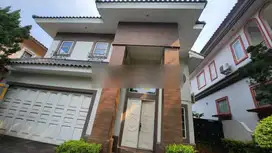 Rumah 2 Lantai di Baverly Golf Lippo Karawaci hadap Selatan dekat dengan kampus UPH,Siloam hospital dan Lippo supermall