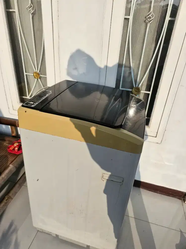 Di jual mesin cuci sharp bekas