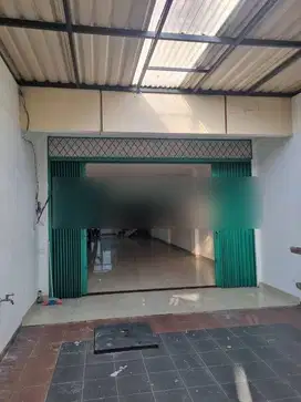 Ruko bagus 3 lantai di Sumur bor