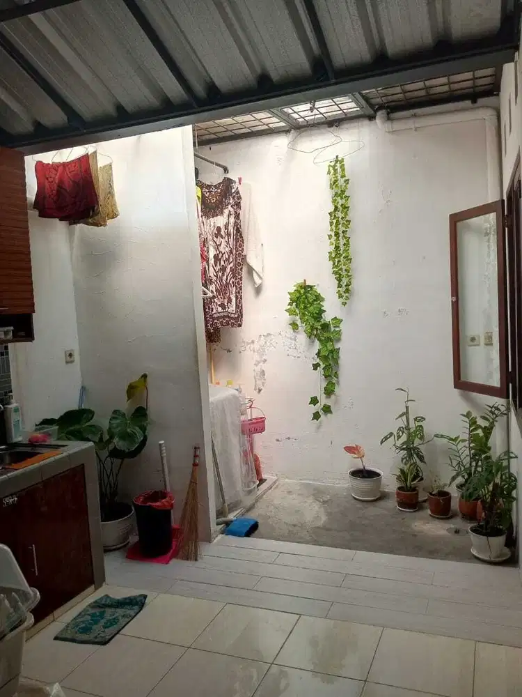 Rumah Siap Huni 3KT 2KM RKel RTamu Dapur lokasi strategis di Bintaro