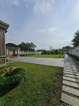 Rumah mewah siap huni  halaman super luas daerah kota Medan