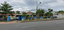 Jual Cepat Rumah Semi Furnished Strategis di Jalan Pemuda