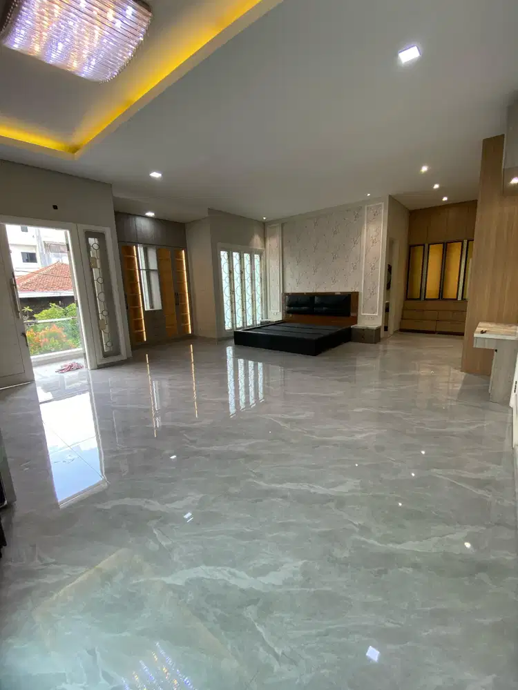 Dijual Rumah Murah Greenville 3 Lantai Sebelah Taman