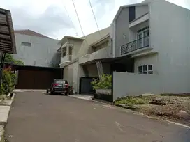 Dekat Stasiun Kota Bogor, Rumah 2 Lantai Akses Strategis