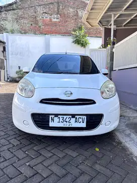 Nissan march 1,2AT