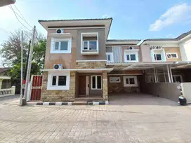 Rumah Mewah Full Furnished Dalam Cluster Dekat Kampus UII