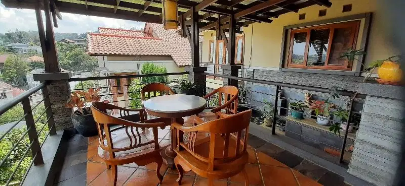 Dijual Rumah Asri View Bandung di Dago Pakar Semi Furnish