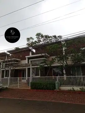 For Sale rumah asri dan strategis De minimalist labschool cibubur