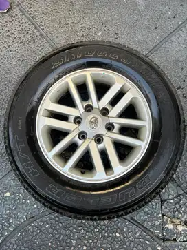 Velg dan ban Toyota Fortuner
