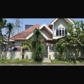 DIJUAL CEPAT RUMAH BESAR HOOK POSISI STRATEGIS SEKTOR 1A