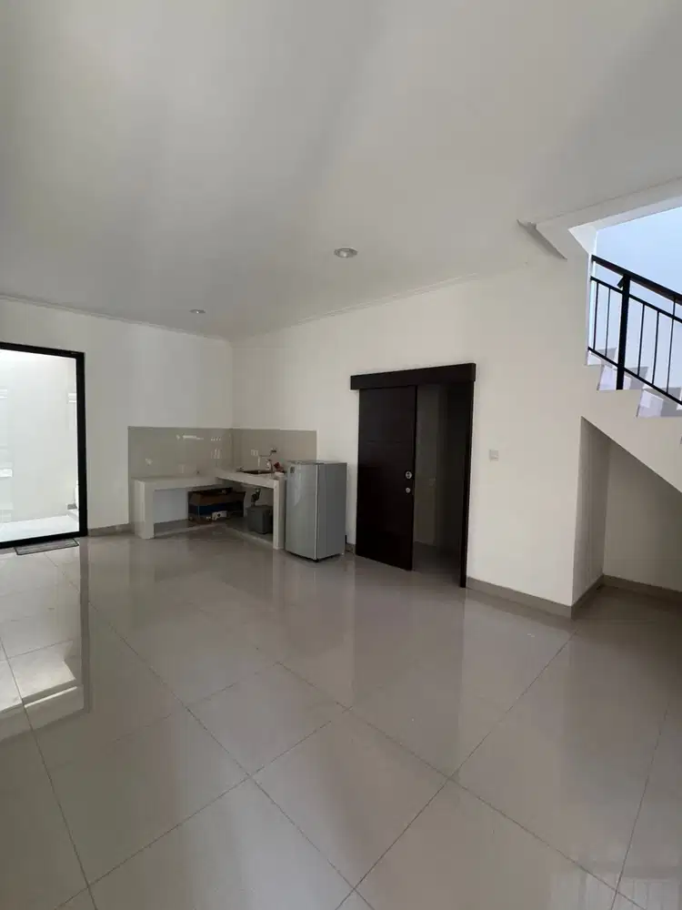 Disewa murah Rumah PIK Mile 6x15 3+1BR semi furnish