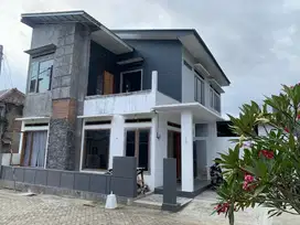 RUMAH MEWAH 2 LANTAI DI JANTUNG KANIGORO BLITAR – HUNIAN PRESTISIUS UNTUK ANDA YANG ISTIMEWA