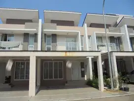 Rumah di cluster exclusive Green Puri, dekat Green lake city