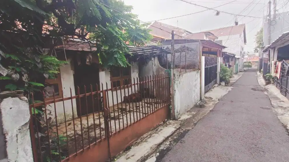 Rumah ambruk Hitung Tanah Akses Jalan 1 Mobil di Tebet Timur