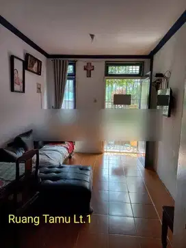 Dijual rumah bagus 3 lantai di Kalideres