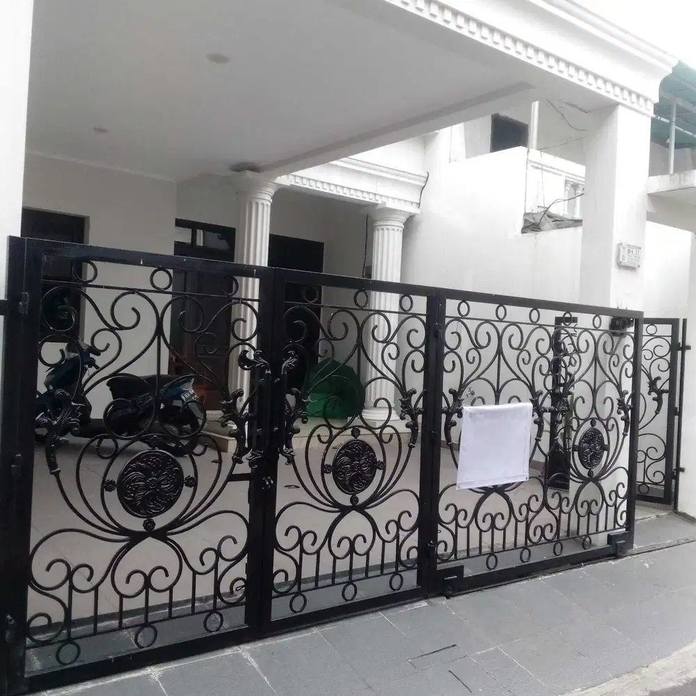 Rumah Classic Luas Tanah 102 Meter di Pondok Kelapa
