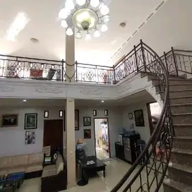 rumah mewah 2 lantai furnished di sayap Gegerkalong Ref.04815