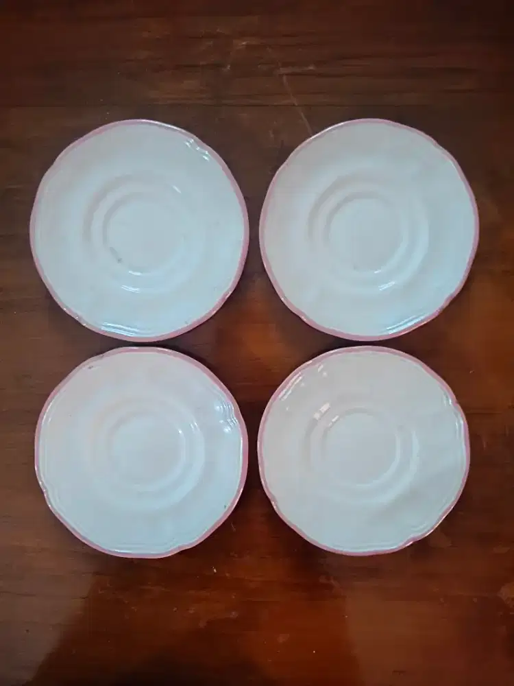 Piring hias, 4 pcs - 16 cm