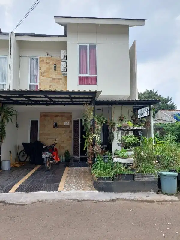 Rumah semifurnished dalam komplek tanah Baru Beji dekat jaksel