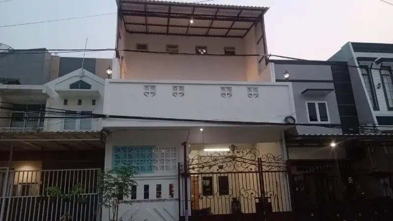 dijual rumah taman surya 5
