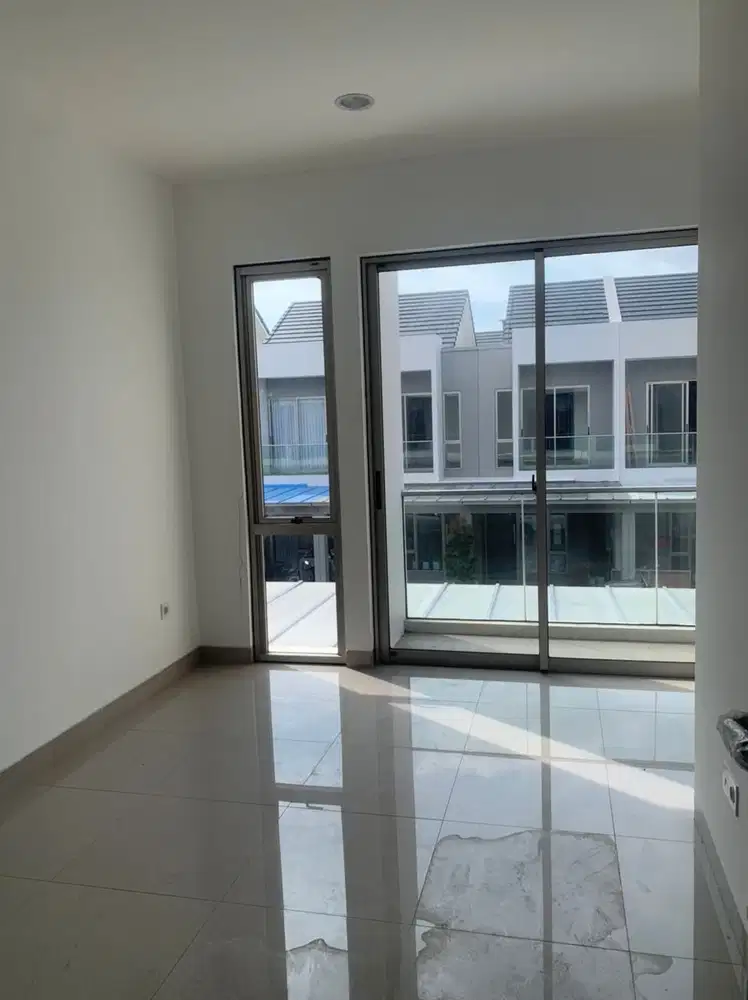 DISEWA RUMAH DI PIK 2 UK 4x15 UNIT JARANG ADA DAPUR LUAS TERMURAH
