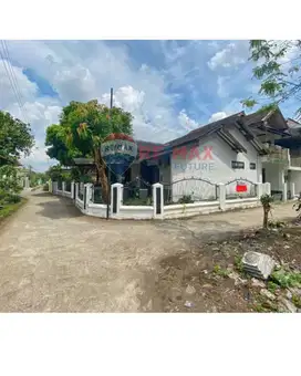 RUMAH HOEK TANAH LEBAR DEKAT PASAR GAMPING LAPANGAN SIDOARUM MALIOBORO