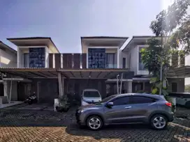 Rumah dengan view danau