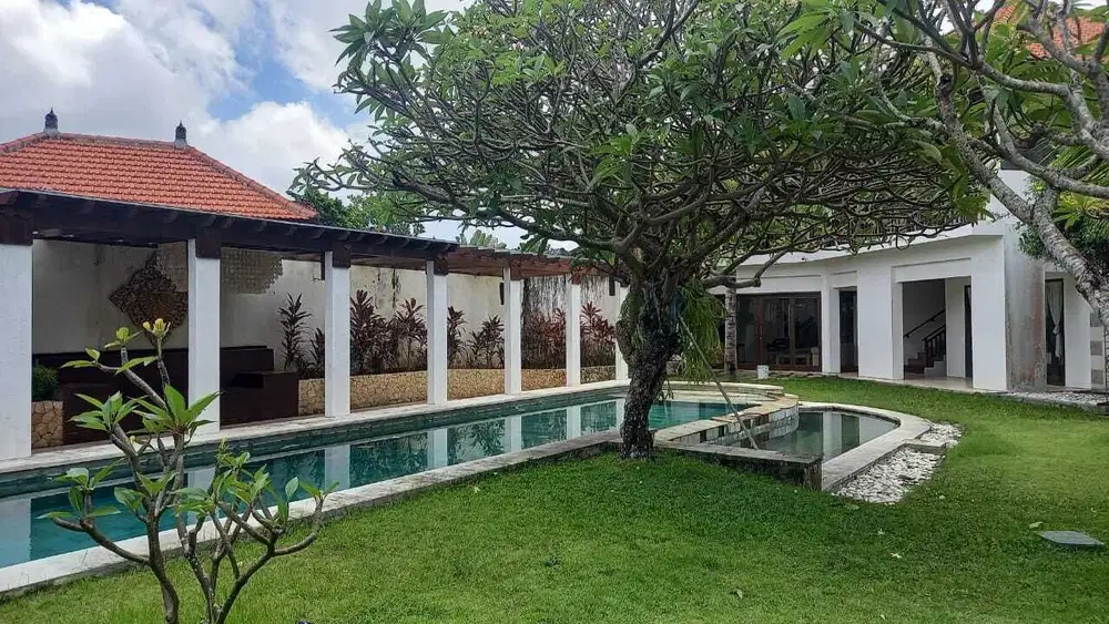 DIJUAL VILLA MURAH SIAP HUNI DI UMAALAS KEROBOKAN