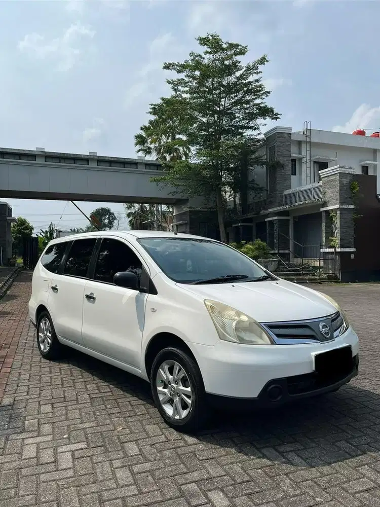 Mobil Grand Livina