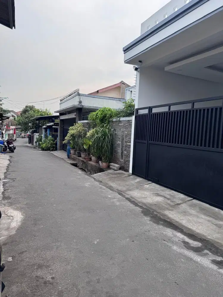 Dijual Rumah 2 Lt di Kebon Jeruk Lt 131 m2 lb 250 m2 ada 5 kt 3 km  un