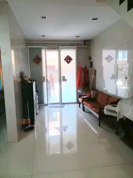Rumah Taman Palem Lestari 3 lantai Furnish Jakarta Barat