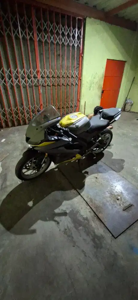 R15 v3 warna kuning abu abu