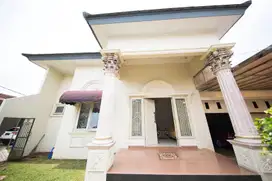 Jual rumah bagus di Jl. Serdang, Beji, Depok