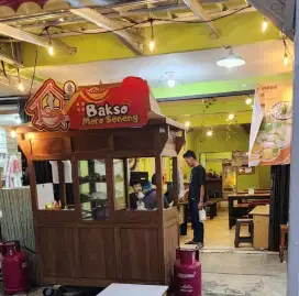 Di jual aj gerobak bakso dan meja kursi