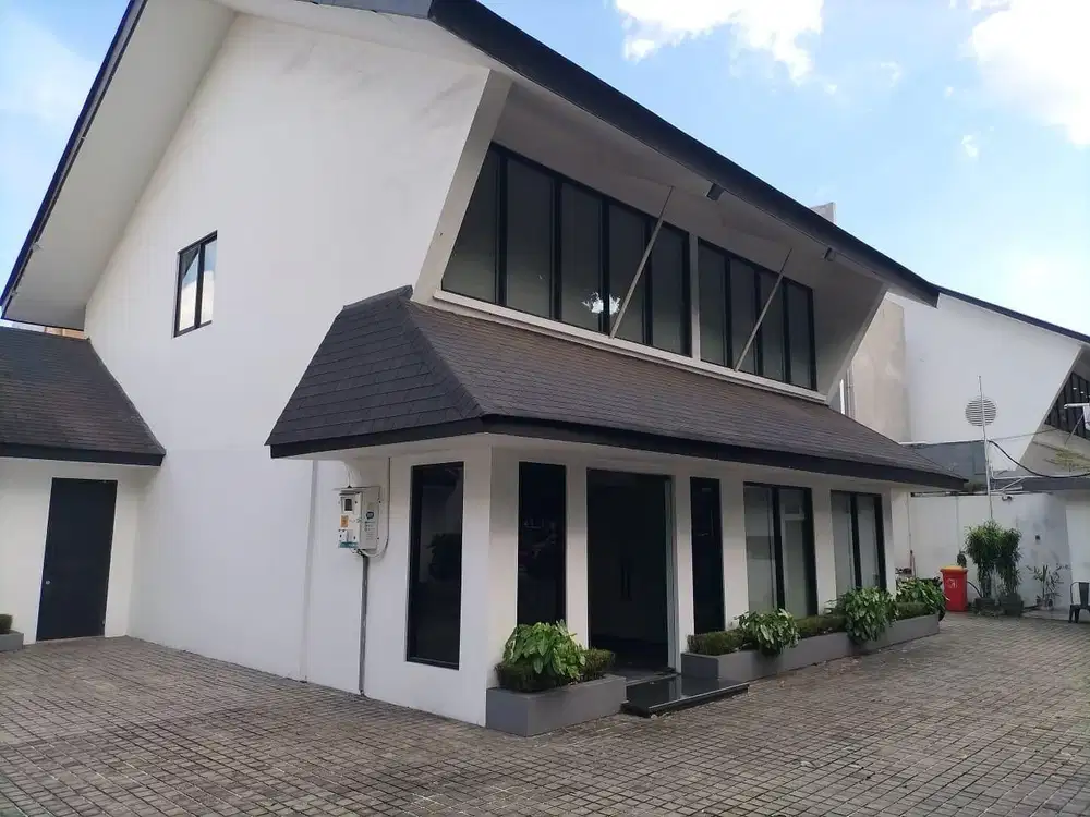 RUMAH DI AREA PREMIUM PAKUBUWONO cocok untuk bisnis usaha Atau Office