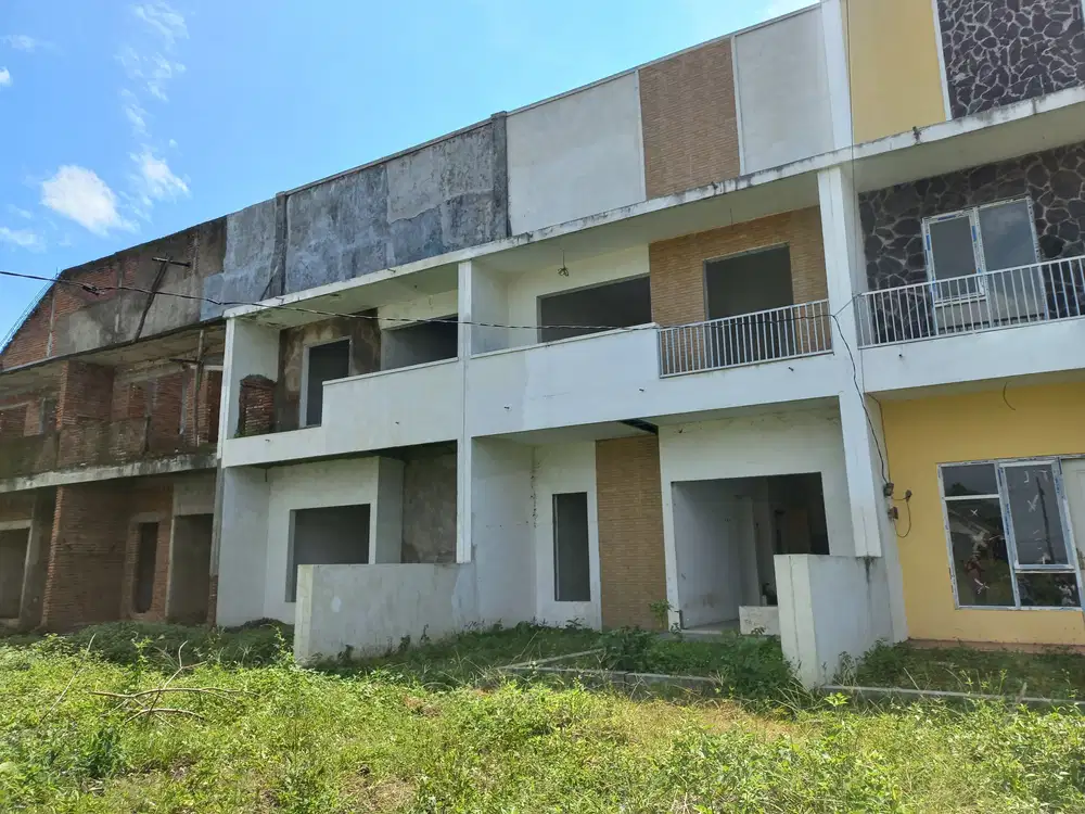 DIJUAL RUMAH STRATEGIS PINGGI JALAN RAYA BUMIAYU