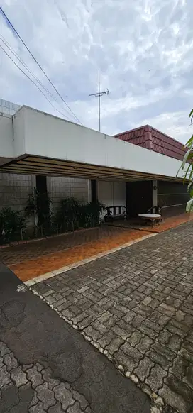 Dijual cepat Rumah Tua lokasi tenang Simprug Golf