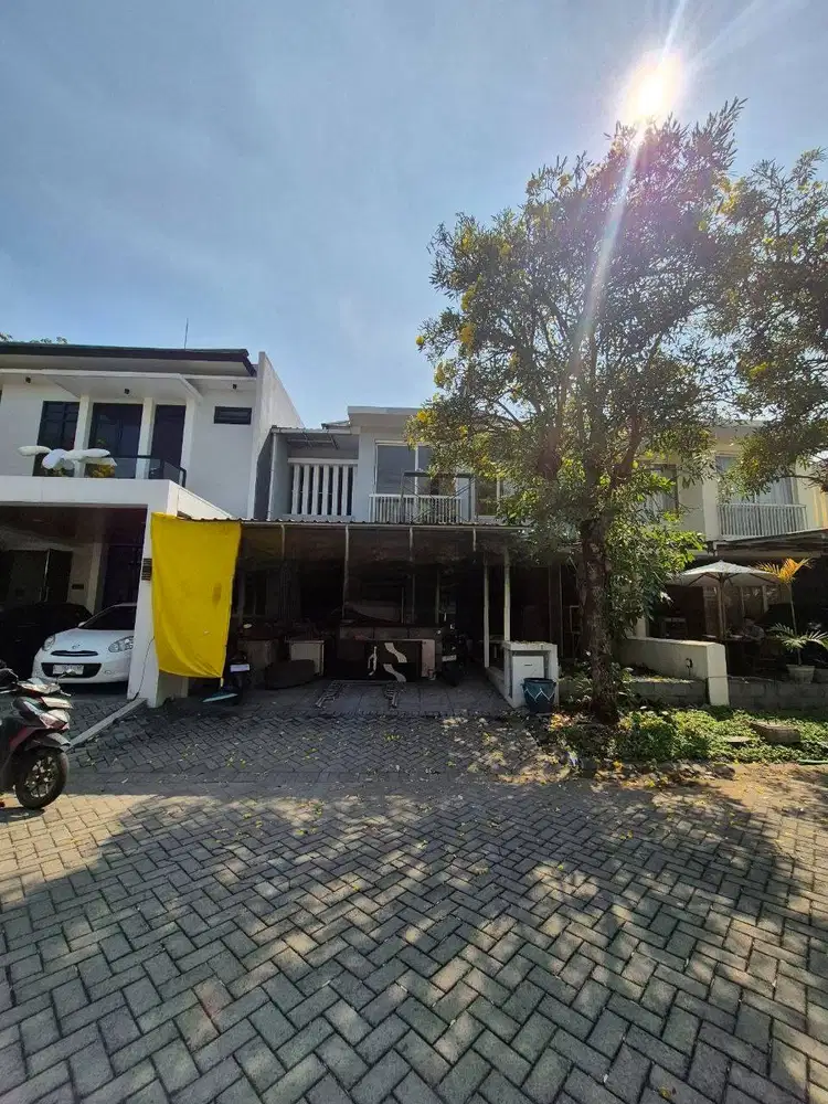 DISEWAKAN / DIJUAL RUMAH ROYAL RESIDENCE HAREWOOD