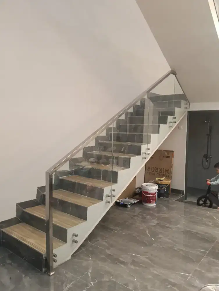Relling tangga kaca dan handle stenless steell