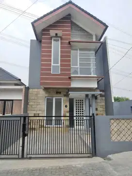 Dijual Rumah 2 lantai Cluster Terraria Serua Indah Ciputat