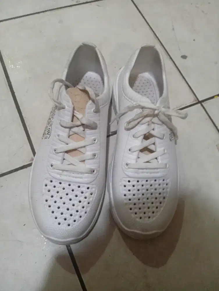 Jual sepatu putih